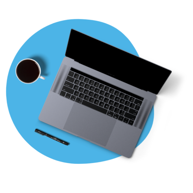 Ellips klein laptop en koffie